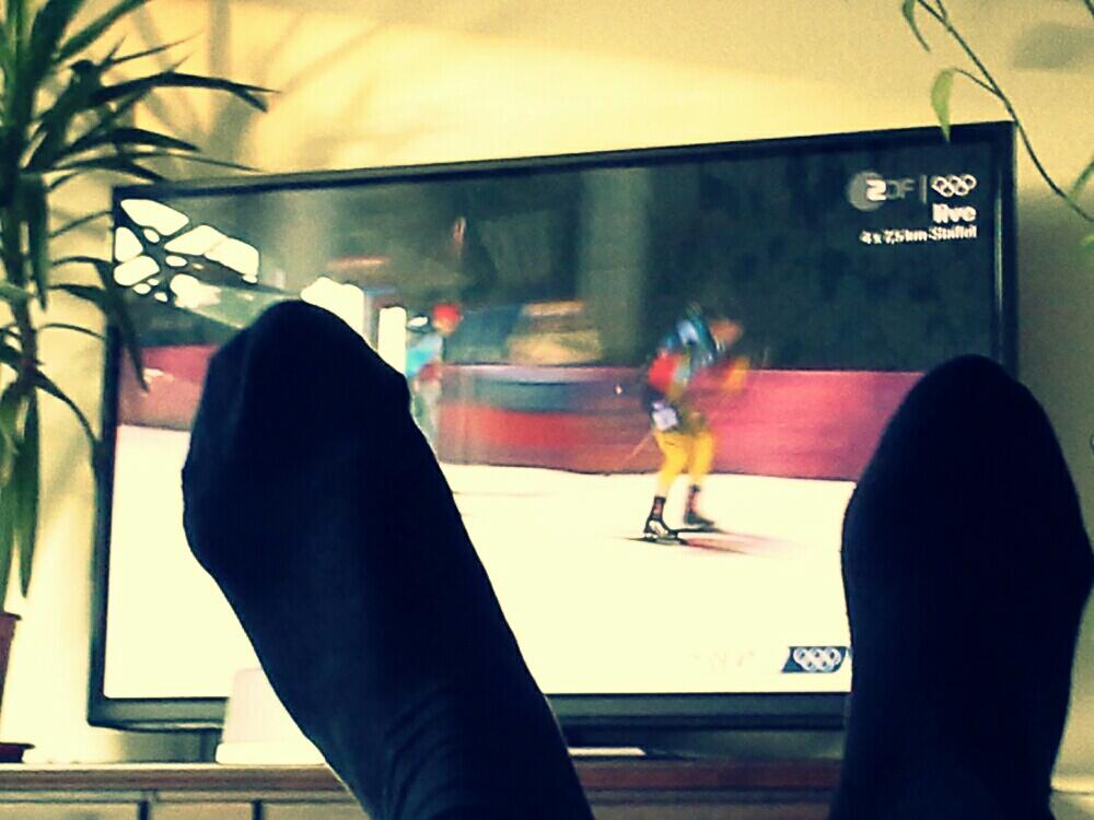 Sauspannende Biathlonstaffel. Norwegen ist raus, hihi.