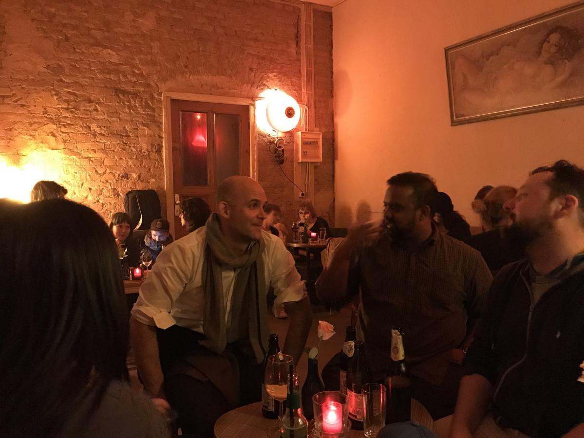 Mit der Heidelbergsekte im Weserkiez Neuköln, Prost!