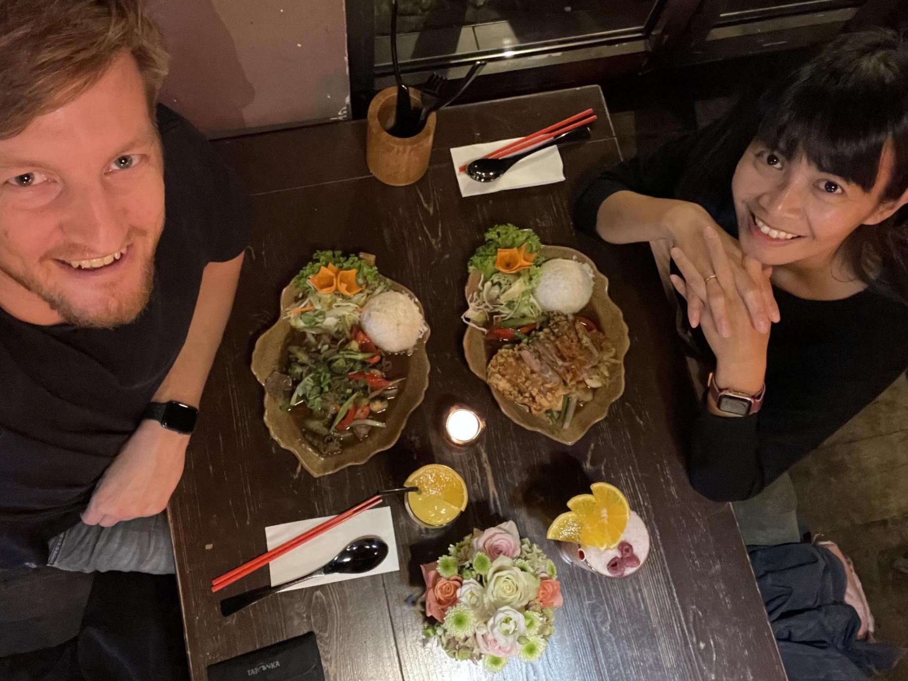 Vor dem WE mit den Jungs mit Ting gestern noch mal gemütlich beim Fire Tiger. Soll ja nix zu essen geben. ;)