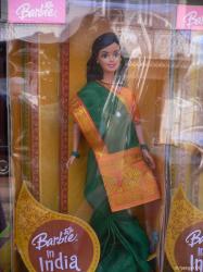 Indische Barbie: einzige indische Frau OHNE massive Beinbehaarung
