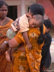 indische Frau mit indischem Kind