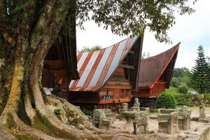 Batak-Häuser mit tyischen Satteldächern